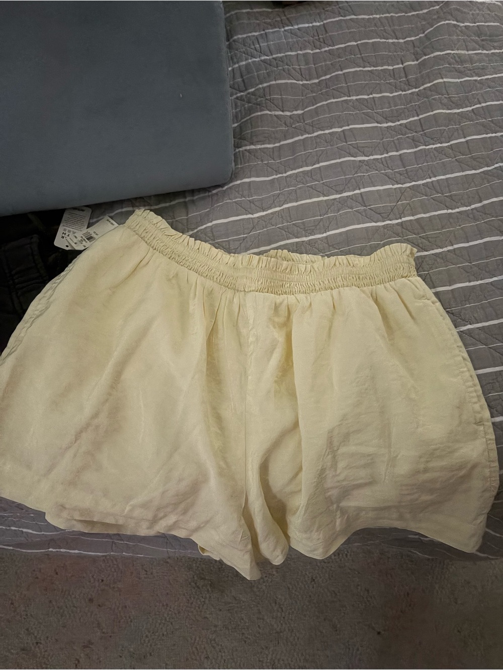 American Eagle Outfitters Cream Lightweight Elastic-Waist Shorts medium NWT